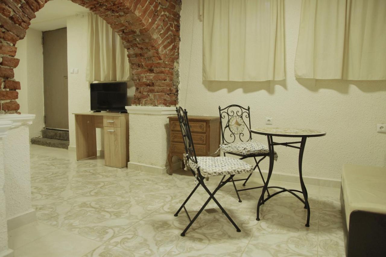Interhost Guest And Guest house *